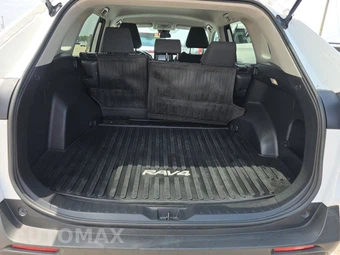 2022 Toyota RAV4 LE - miniatura 16