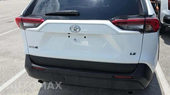 2022 Toyota RAV4 LE - miniatura 24