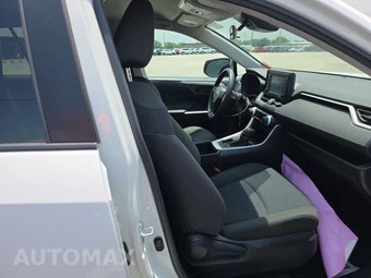 2022 Toyota RAV4 LE - miniatura 8