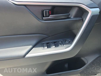 2022 Toyota RAV4 LE - miniatura 9