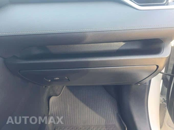 2022 Toyota RAV4 LE - miniatura 19