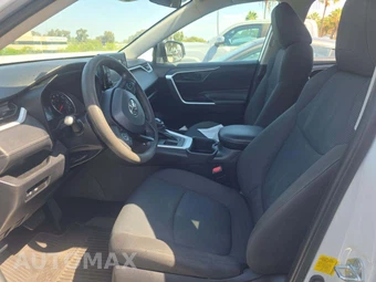 2022 Toyota RAV4 LE - miniatura 6