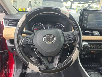 2022 Toyota RAV4 LE - miniatura 10