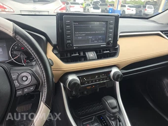 2022 Toyota RAV4 LE - miniatura 11