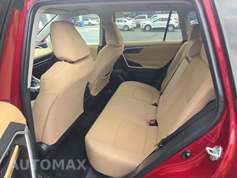 2022 Toyota RAV4 LE - miniatura 13