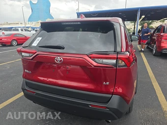 2022 Toyota RAV4 LE - miniatura 5