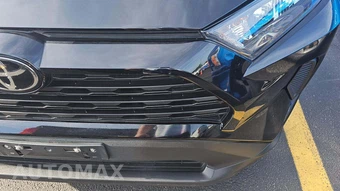 2022 Toyota RAV4 LE - miniatura 24