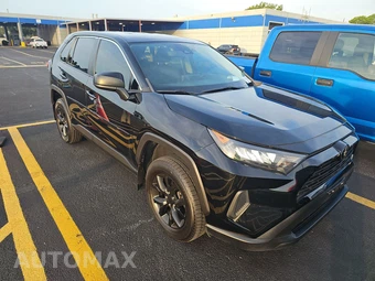 2022 Toyota RAV4 LE - miniatura 3