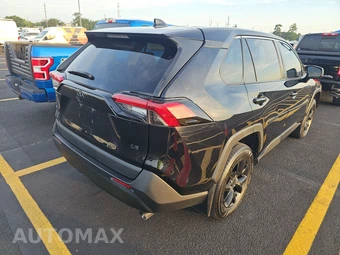 2022 Toyota RAV4 LE - miniatura 4