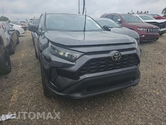 2022 Toyota RAV4 LE - miniatura 3
