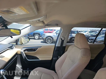 2022 Toyota RAV4 LE - miniatura 17