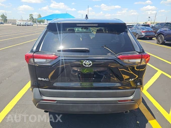 2022 Toyota RAV4 LE - miniatura 5