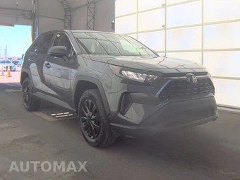 2022 Toyota RAV4 LE - miniatura 3