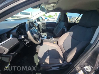 2022 Toyota RAV4 LE - miniatura 7