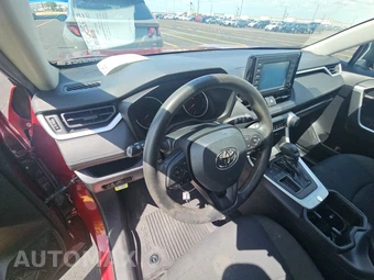 2022 Toyota RAV4 LE - miniatura 11