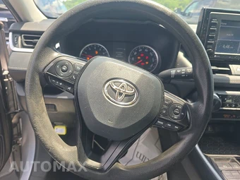 2022 Toyota RAV4 LE - miniatura 10