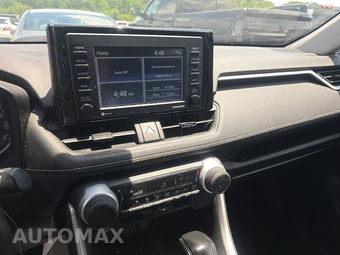 2022 Toyota RAV4 LE - miniatura 11