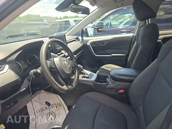 2022 Toyota RAV4 LE - miniatura 7
