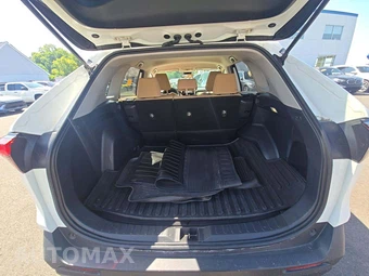 2022 Toyota RAV4 LE - miniatura 11