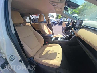 2022 Toyota RAV4 LE - miniatura 15