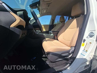 2022 Toyota RAV4 LE - miniatura 3