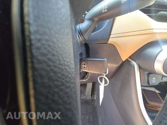 2022 Toyota RAV4 LE - miniatura 5