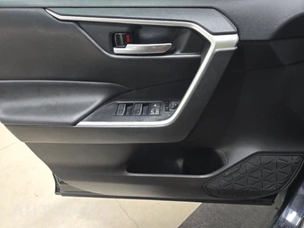 2022 Toyota RAV4 XLE - miniatura 9