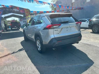 2022 Toyota RAV4 XLE - miniatura 2