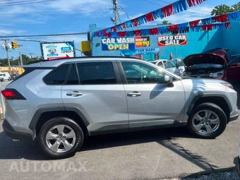 2022 Toyota RAV4 XLE - miniatura 3