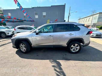 2022 Toyota RAV4 XLE - miniatura 6