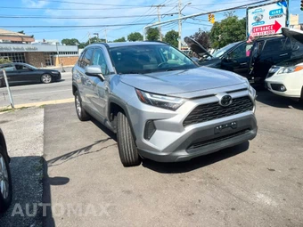 2022 Toyota RAV4 XLE - miniatura 7