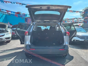 2022 Toyota RAV4 XLE - miniatura 9
