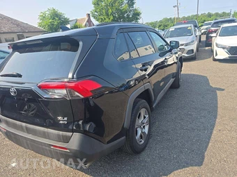 2022 Toyota RAV4 XLE - miniatura 3