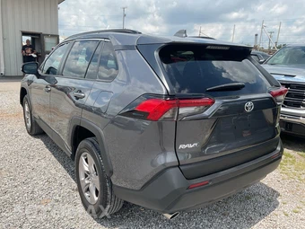 2022 Toyota RAV4 XLE - miniatura 2