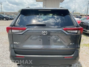 2022 Toyota RAV4 XLE - miniatura 3