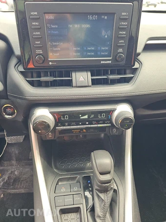 2022 Toyota RAV4 XLE - miniatura 11