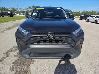 2022 Toyota RAV4 XLE - miniatura 2