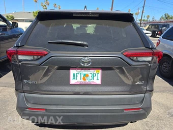 2022 Toyota RAV4 XLE - miniatura 5