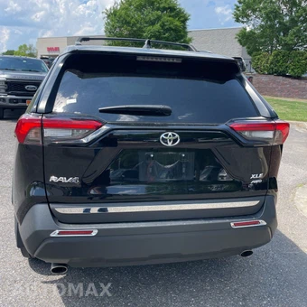 2022 Toyota RAV4 XLE Premium - miniatura 8