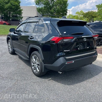 2022 Toyota RAV4 XLE Premium - miniatura 9