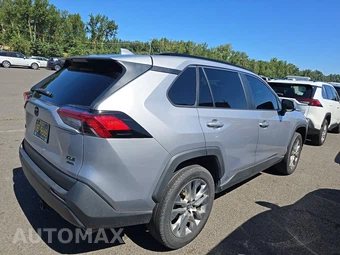 2022 Toyota RAV4 XLE Premium – miniatura 4