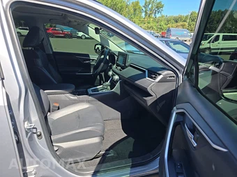 2022 Toyota RAV4 XLE Premium – miniatura 8