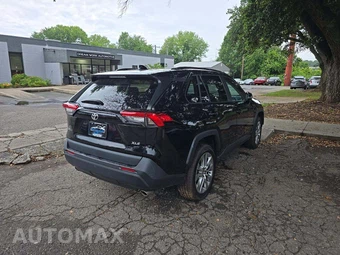 2022 Toyota RAV4 XLE Premium – miniatura 3
