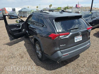 2022 Toyota RAV4 XLE Premium - miniatura 2
