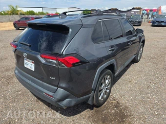 2022 Toyota RAV4 XLE Premium - miniatura 3