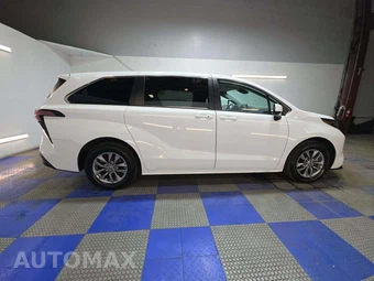 2022 Toyota Sienna LE 8-Passenger 120.5" WB - miniatura 4