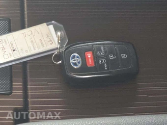 2022 Toyota Sienna LE 8-Passenger 120.5" WB - miniatura 8