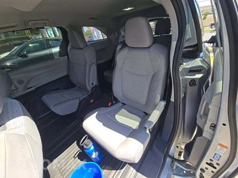 2022 Toyota Sienna LE 8-Passenger 120.5" WB - miniatura 13
