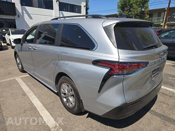 2022 Toyota Sienna LE 8-Passenger 120.5" WB - miniatura 2