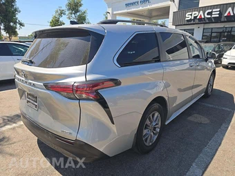 2022 Toyota Sienna LE 8-Passenger 120.5" WB - miniatura 3
